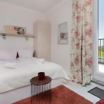 Stylish Seaside With Terrace & Parking In By Renters *