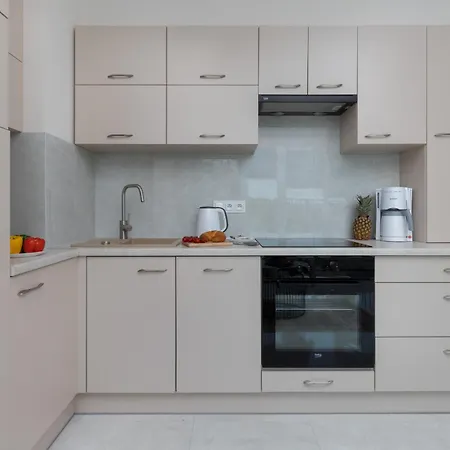 Apartment Stylish Seaside With Terrace & Parking In By Renters