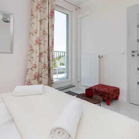 Stylish Seaside With Terrace & Parking In By Renters *