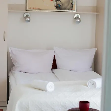 Apartment Stylish Seaside With Terrace & Parking In By Renters *