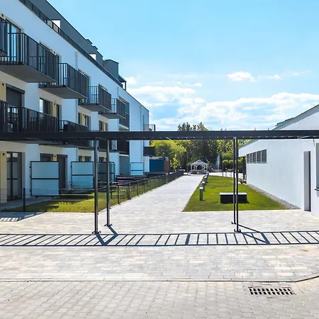 Stylish Seaside With Terrace & Parking In By Renters