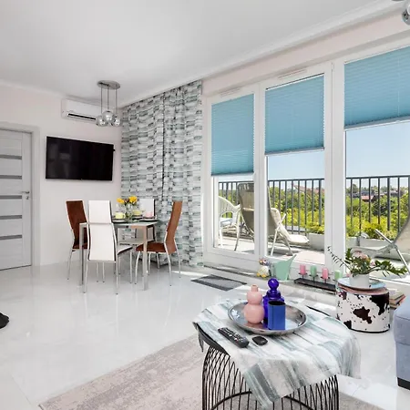 Stylish Seaside With Terrace & Parking In By Renters * Jastrzębia Góra