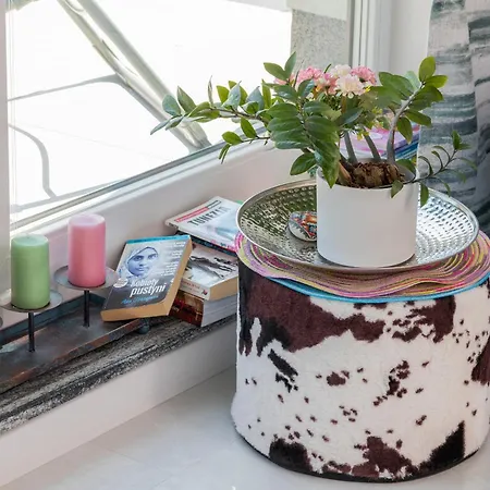 Stylish Seaside With Terrace & Parking In By Renters