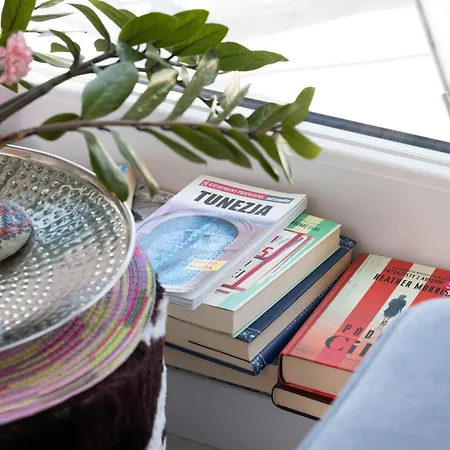 Stylish Seaside With Terrace & Parking In By Renters Apartment *