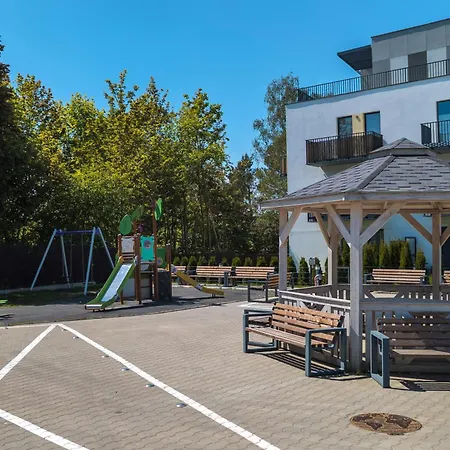 Stylish Seaside With Terrace & Parking In By Renters Apartment *