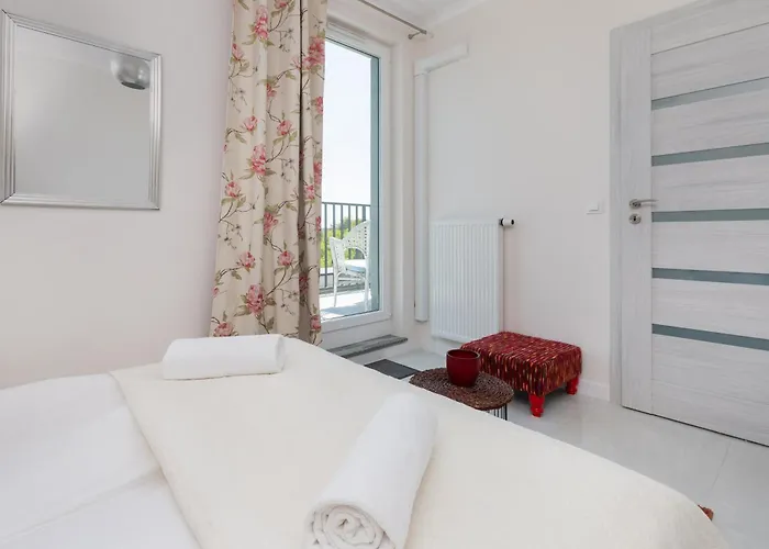 Stylish Seaside With Terrace & Parking In By Renters *