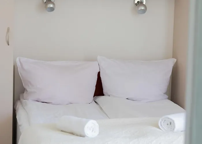 公寓 Stylish Seaside With Terrace & Parking In By Renters *