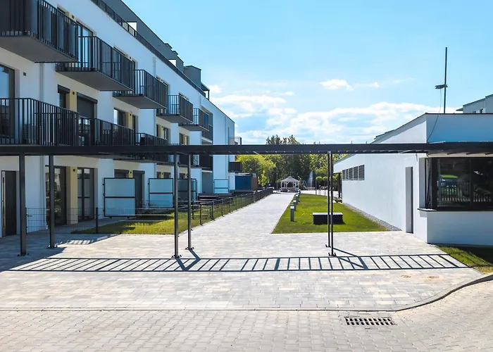 Stylish Seaside With Terrace & Parking In By Renters