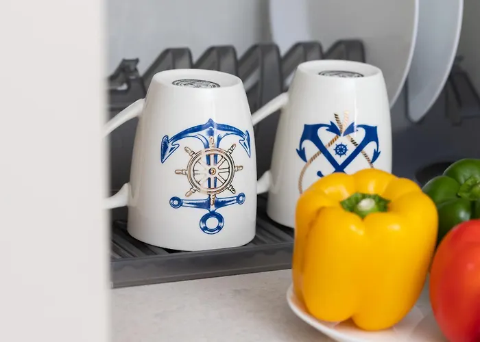 Stylish Seaside With Terrace & Parking In By Renters