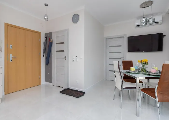 Stylish Seaside With Terrace & Parking In By Renters