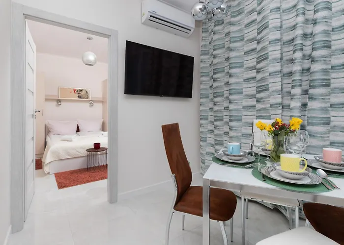 Stylish Seaside With Terrace & Parking In By Renters 公寓