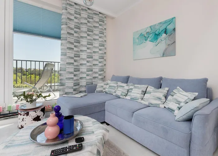 公寓 Stylish Seaside With Terrace & Parking In By Renters