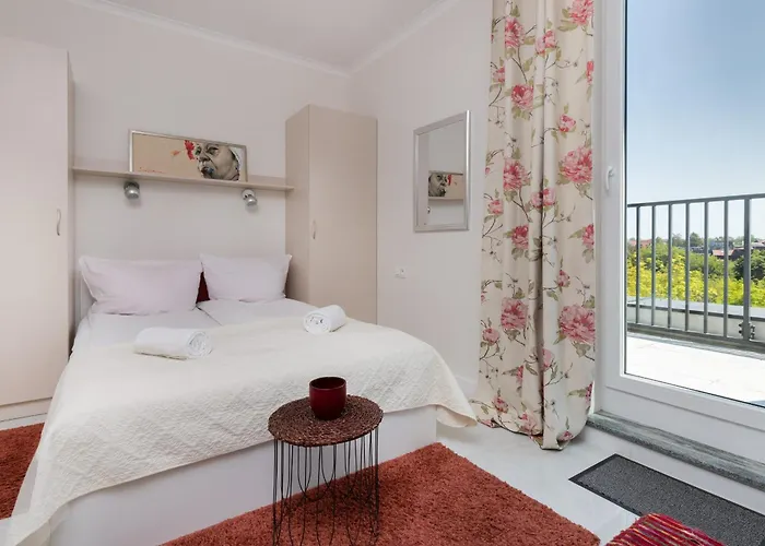 Stylish Seaside With Terrace & Parking In By Renters *